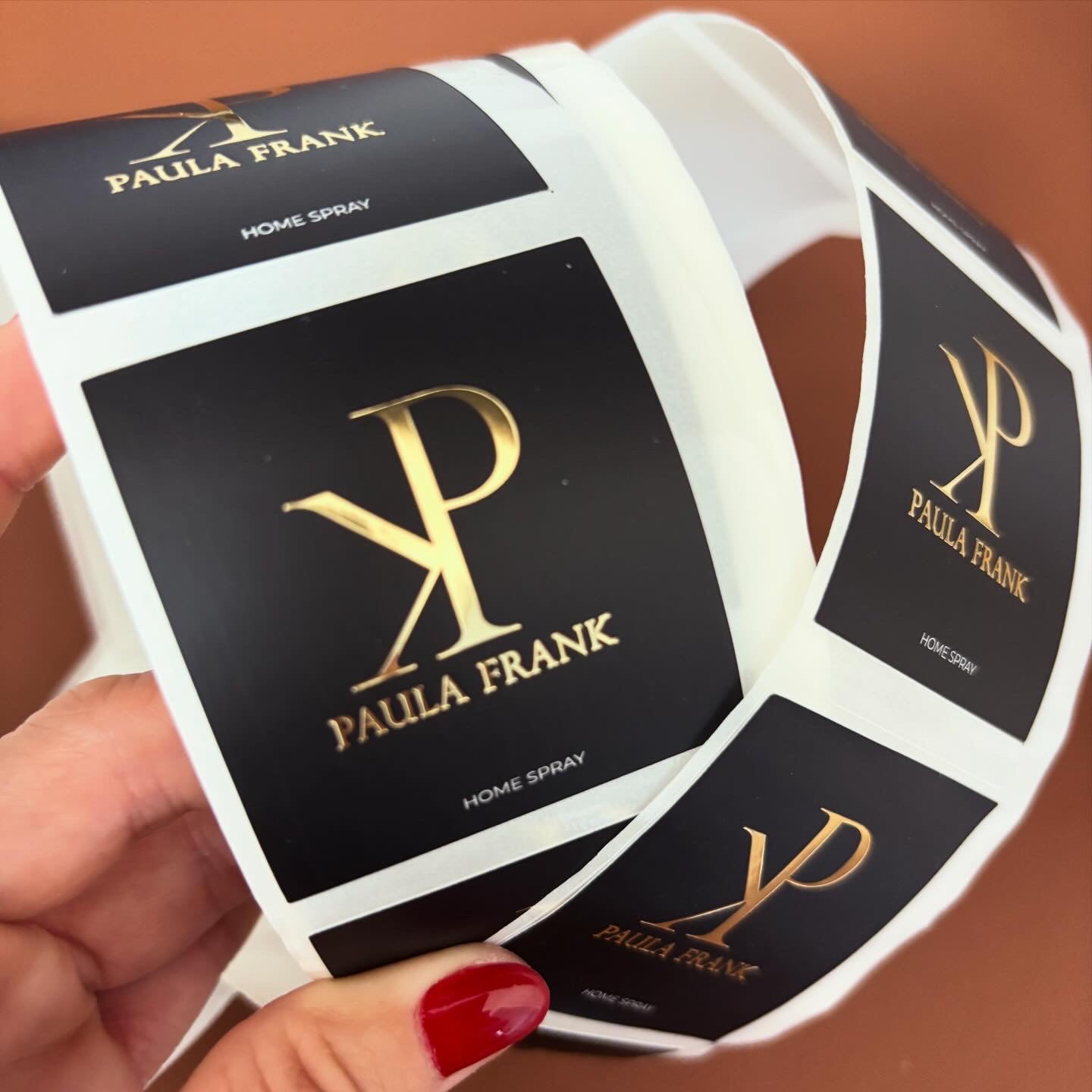 ADESIVO IMPRESSÃO COLORIDA E HOTSTAMPING DOURADO 
